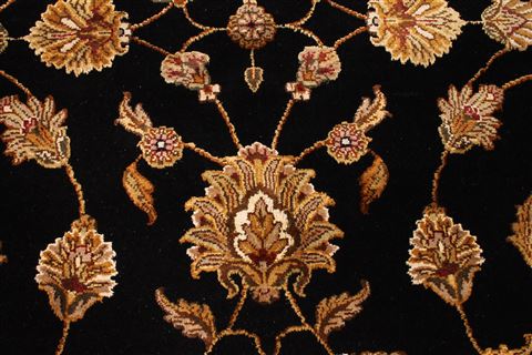 Mahal Beige Hand Knotted 81 X 100 Area Rug 254-29336 Image 4