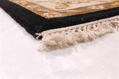 Mahal Beige Hand Knotted 81 X 100 Area Rug 254-29336 Image 5