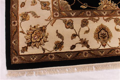 Mahal Beige Hand Knotted 81 X 100 Area Rug 254-29336 Image 6