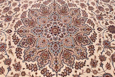 Isfahan Beige Hand Knotted 102 X 139 Area Rug 254-29371 Image 3