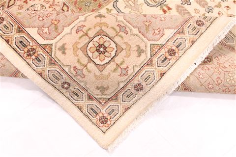 Pishavar Beige Hand Knotted 91 X 120 Area Rug 254-29455 Image 8