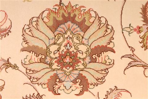 Tabriz Beige Hand Knotted 83 X 100 Area Rug 254-29471 Image 6