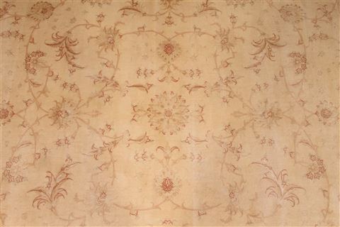 Tabriz Beige Hand Knotted 81 X 910 Area Rug 254-29481 Image 3