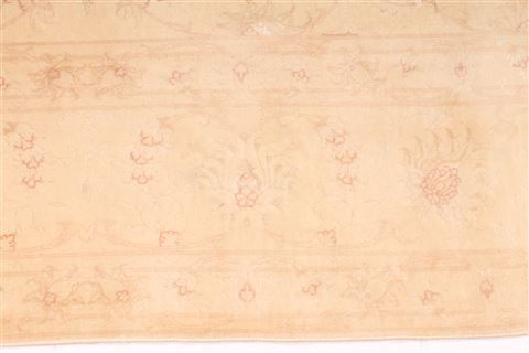Tabriz Beige Hand Knotted 81 X 910 Area Rug 254-29481 Image 4