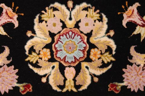 Tabriz Beige Hand Knotted 82 X 100 Area Rug 254-29485 Image 7