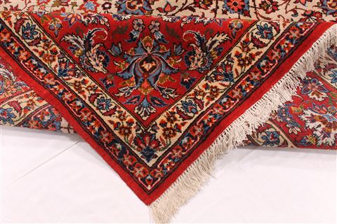 Isfahan Beige Hand Knotted 74 X 101  Area Rug 254-29493 Image 8