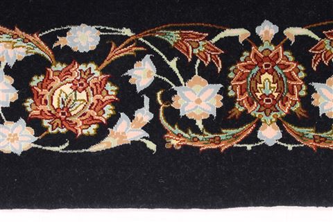 Isfahan Beige Hand Knotted 48 X 77 Area Rug 254-29508 Image 5