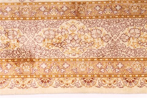 Qum Beige Hand Knotted 52 X 710 Area Rug 254-29514 Image 4