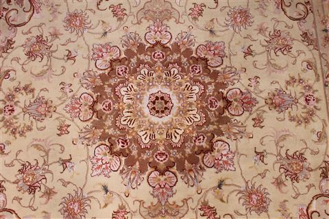 Tabriz Beige Hand Knotted 50 X 68 Area Rug 254-29526 Image 3