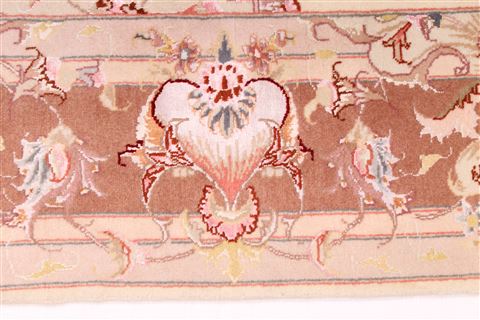 Tabriz Beige Hand Knotted 50 X 68 Area Rug 254-29526 Image 4