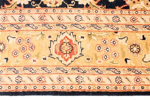 Agra Beige Hand Knotted 81 X 101 Area Rug 254-29580 Image 4