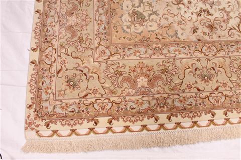 Tabriz Beige Hand Knotted 82 X 100 Area Rug 254-29591 Image 2