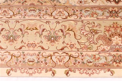 Tabriz Beige Hand Knotted 82 X 100 Area Rug 254-29591 Image 4