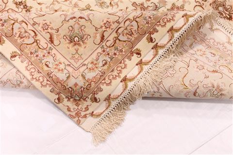Tabriz Beige Hand Knotted 82 X 100 Area Rug 254-29591 Image 8