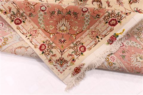 Tabriz Beige Hand Knotted 82 X 122 Area Rug 254-29592 Image 9