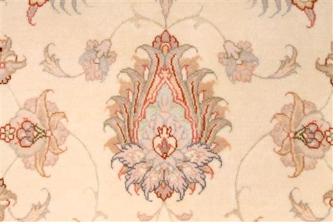Tabriz Beige Hand Knotted 83 X 118 Area Rug 254-29604 Image 6