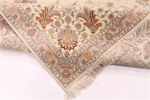 Tabriz Beige Hand Knotted 83 X 118 Area Rug 254-29604 Image 9