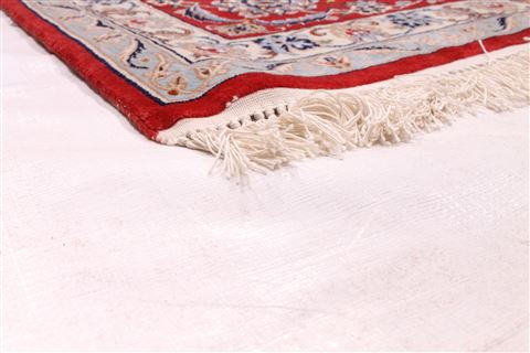 Isfahan White Hand Knotted 85 X 124 Area Rug 254-29606 Image 1