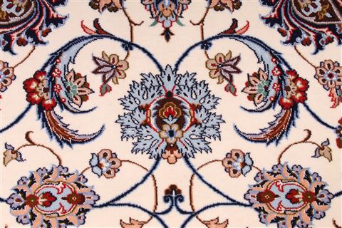 Isfahan White Hand Knotted 85 X 124 Area Rug 254-29606 Image 6
