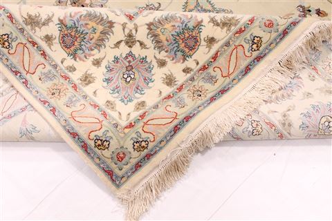 Tabriz Beige Hand Knotted 82 X 120 Area Rug 254-29612 Image 9