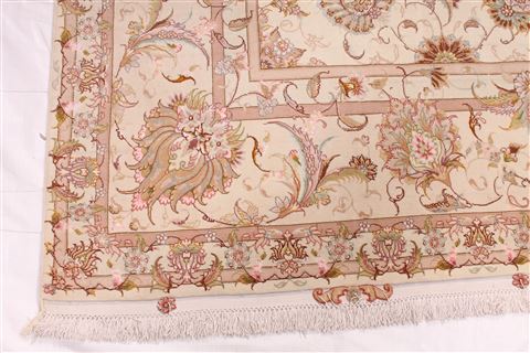 Tabriz Beige Hand Knotted 84 X 118 Area Rug 254-29666 Image 2