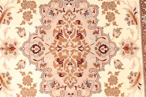 Isfahan White Runner Hand Knotted 27 X 79 Area Rug 254-29724 Image 2