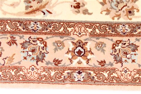 Isfahan White Runner Hand Knotted 27 X 79 Area Rug 254-29724 Image 3