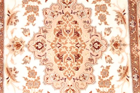 Isfahan White Runner Hand Knotted 27 X 76 Area Rug 254-29735 Image 2