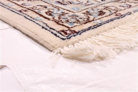 Nain Beige Hand Knotted 70 X 910 Area Rug 254-29842 Image 5