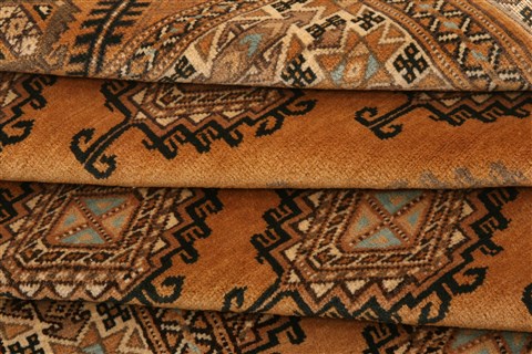 Kunduz Orange Hand Knotted 37 X 61 Area Rug 100-29874 Image 3