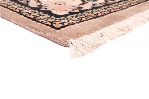 Tabriz Beige Hand Knotted 90 X 120 Area Rug 254-29914 Image 4