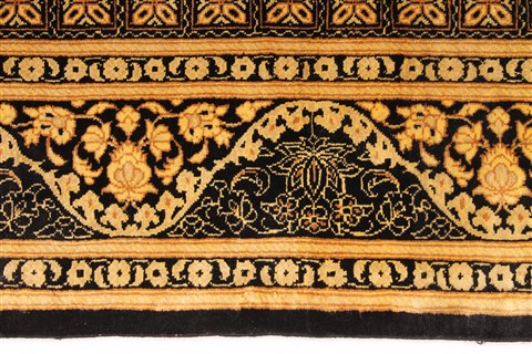 Qum Beige Hand Knotted 27 X 311 Area Rug 254-29958 Image 3