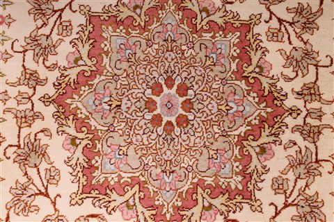 Qum Purple Hand Knotted 28 X 40 Area Rug 254-29961 Image 2