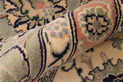 Tabriz Beige Hand Knotted 80 X 100  Area Rug 254-30092 Image 10