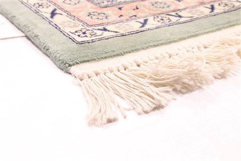 Tabriz Beige Hand Knotted 80 X 100 Area Rug 254-30095 Image 5