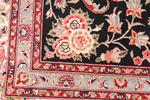 Tabriz Purple Hand Knotted 80 X 102 Area Rug 254-30100 Image 4