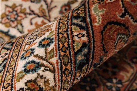 Kashmir Beige Hand Knotted 120 X 180 Area Rug 254-30126 Image 3