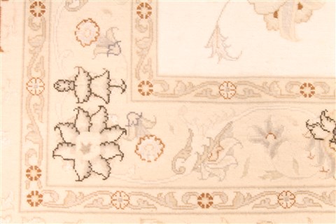 Tabriz Beige Hand Knotted 115 X 163 Area Rug 254-30144 Image 4