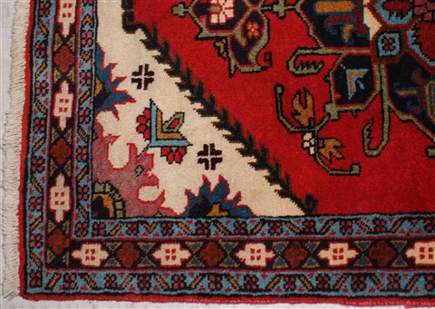 Ardebil Red Hand Knotted 26 X 37 Area Rug 400-30152 Image 3