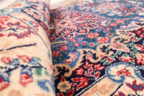Kerman Red Hand Knotted 31 X 50 Area Rug 255-30203 Image 2