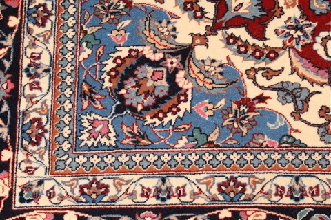 Isfahan Red Hand Knotted 65 X 89 Area Rug 255-30208 Image 7