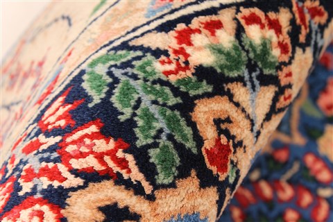 Kerman Red Hand Knotted 30 X 60 Area Rug 255-30220 Image 4