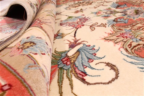 Tabriz Beige Hand Knotted 82 X 116 Area Rug 254-30264 Image 6