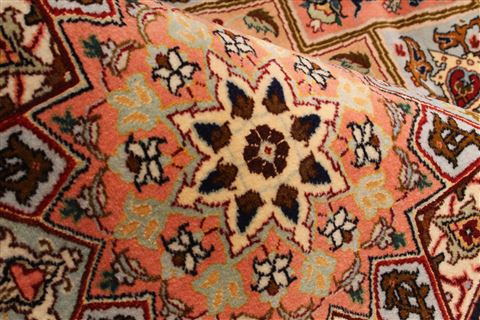 Tabriz Multicolor Hand Knotted 130 X 198 Area Rug 254-30297 Image 14
