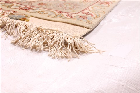 Tabriz Beige Hand Knotted 131 X 198 Area Rug 254-30301 Image 9