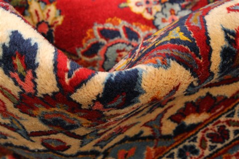 Kashan Red Hand Knotted 102 X 150  Area Rug 250-30373 Image 2