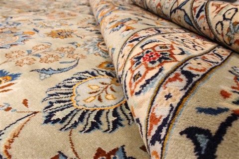 Kashan Blue Hand Knotted 119 X 184  Area Rug 250-30456 Image 9