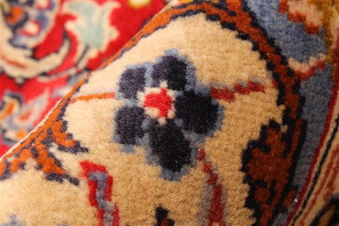 Najaf-abad Red Hand Knotted 99 X 145 Area Rug 250-30457 Image 5