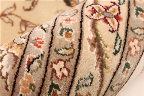 Tabriz Beige Hand Knotted 120 X 150 Area Rug 250-30489 Image 10