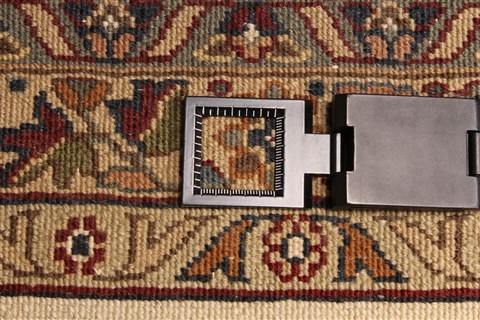Kashan Beige Hand Knotted 91 X 182 Area Rug 250-30546 Image 3